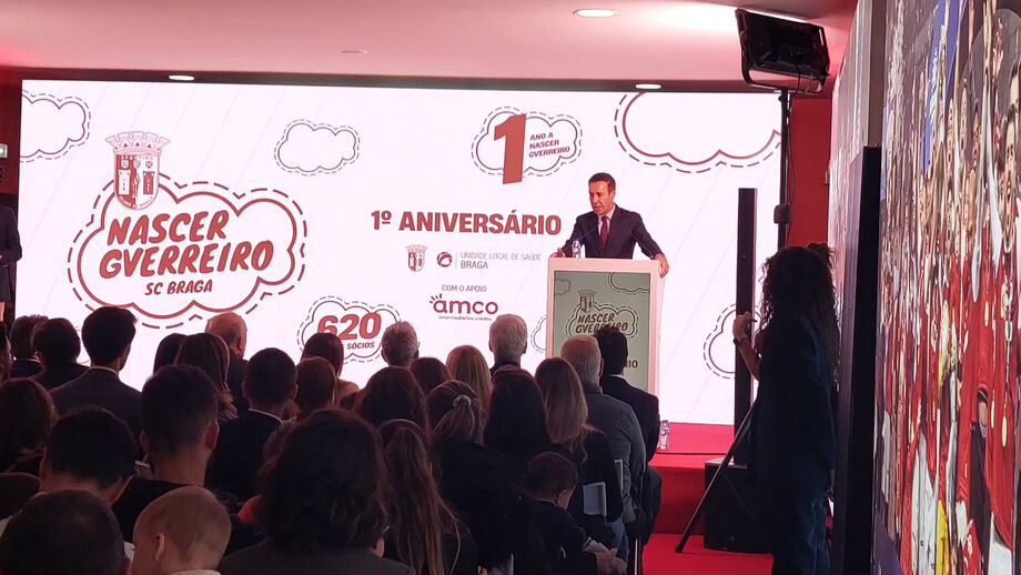 Tiago Sá e Paulo Oliveira, jogadores da equipa principal, marcaram presença com os respetivos filhos