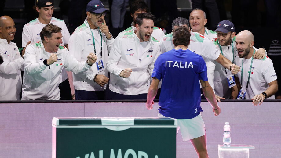 Itália vence na Taça Davis em Bolonha e avança para as meias-finais