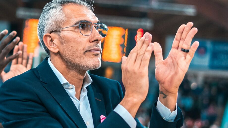 Treinador português de saída