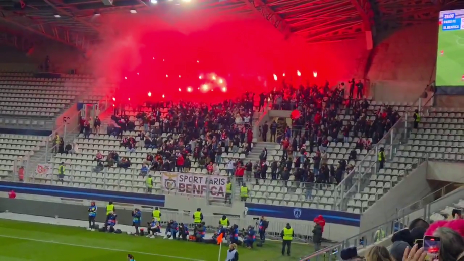 Adesão dos benfiquistas ao duelo na capital francesa mereceu elogios nas redes sociais... mas comportamento deverá resultar em multa para o clube