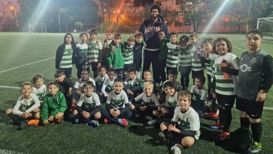St. Juste anima treino dos pequenos leões em Almada