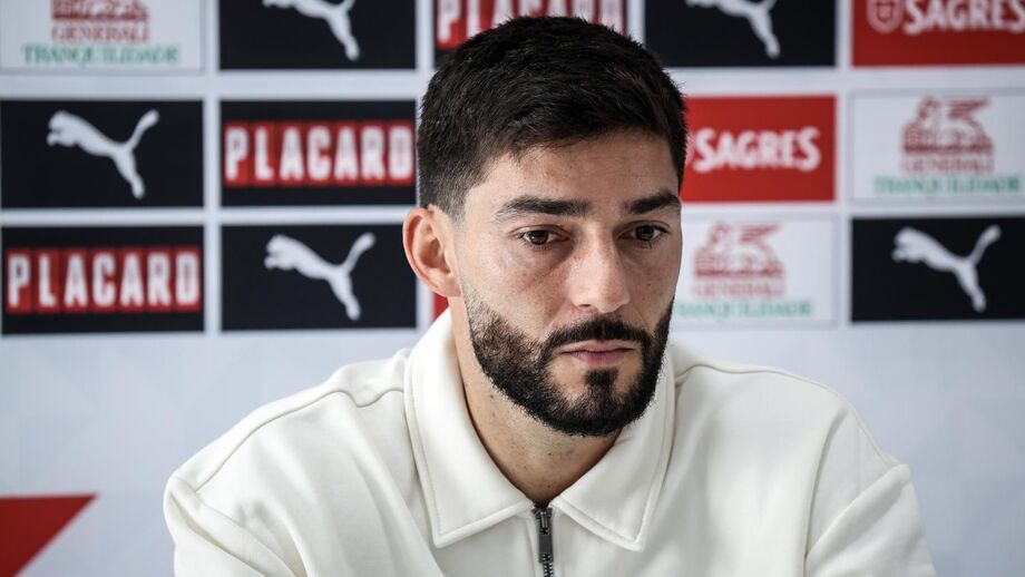 Paulinho, defesa e capitão do Atlético