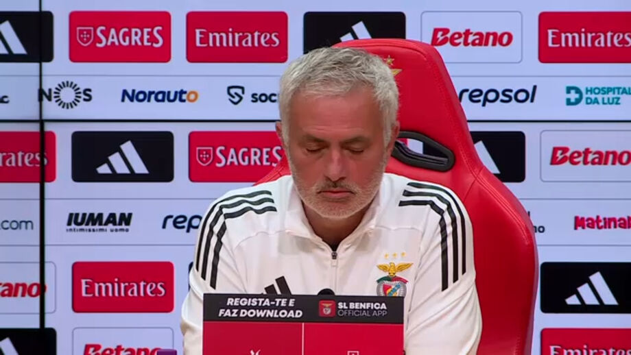 Treinador do Benfica protagoniza momento de boa disposição