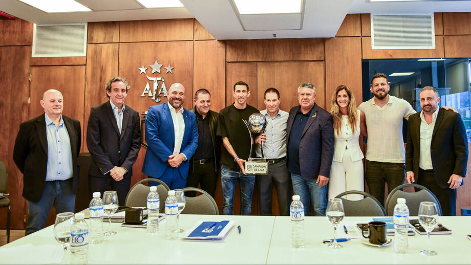 Di María cumpre sonho e Rosario Central é campeão anual