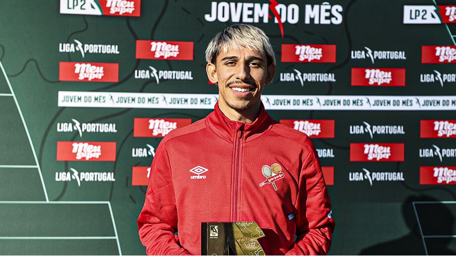 Jogador recebe prémio "Jovem do Mês" da Liga Portugal 2