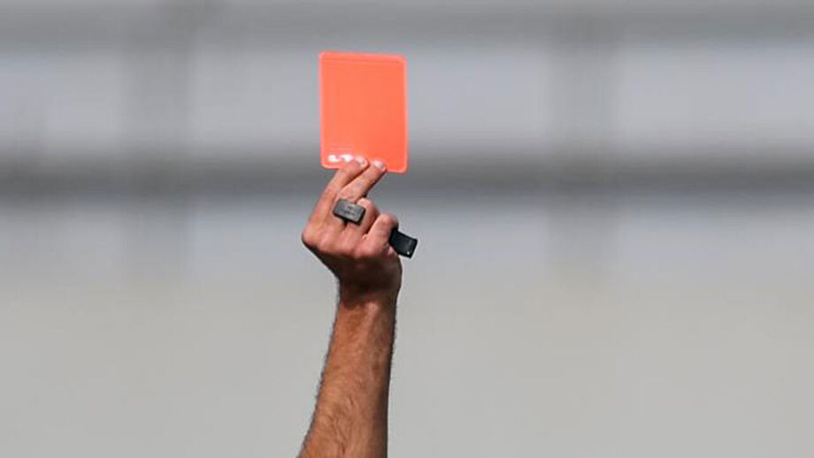 Árbitro agredido no balneário durante jogo de sub-17