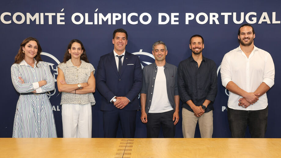 Emanuel Silva (ao centro) preside à CAO