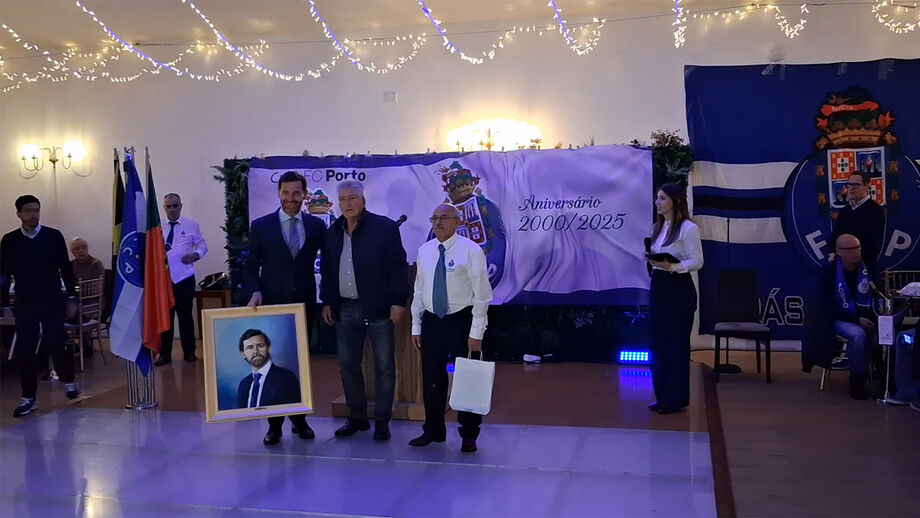 Antes do jantar de comemoração dos 25 anos daquele espaço