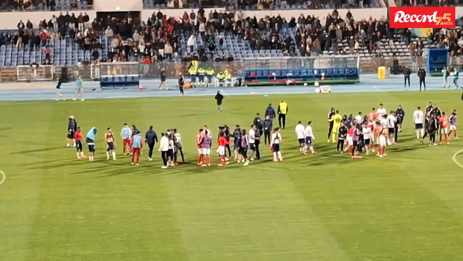 Águias venceram por 2-0 e garantiram o apuramento para os oitavos de final 