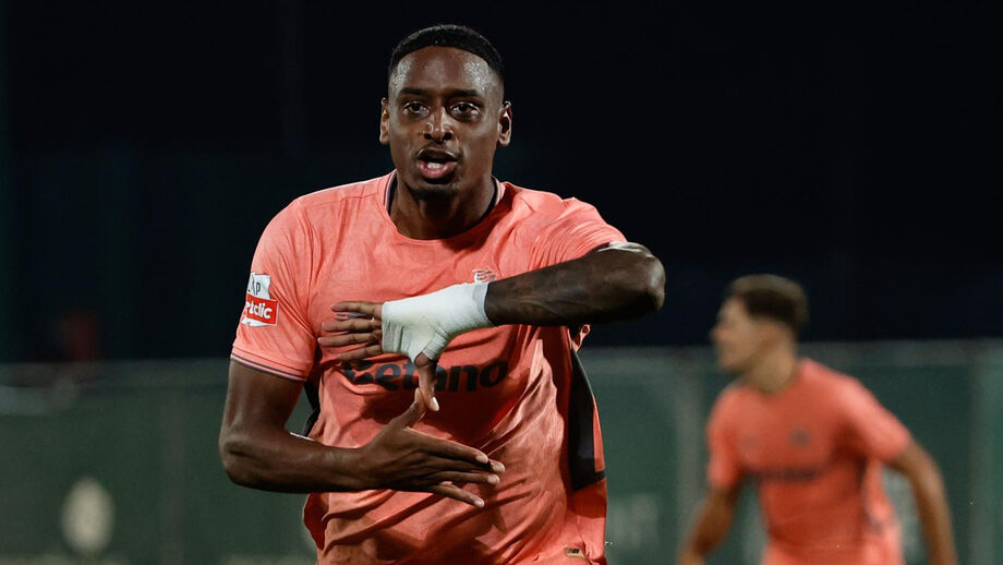 Pablo Rosario disputa a vaga de Bednarek com Tomás Pérez