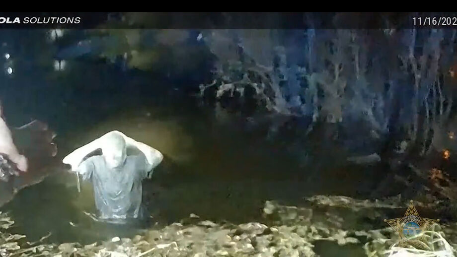 Acabou por ser encontrado escondido num lago