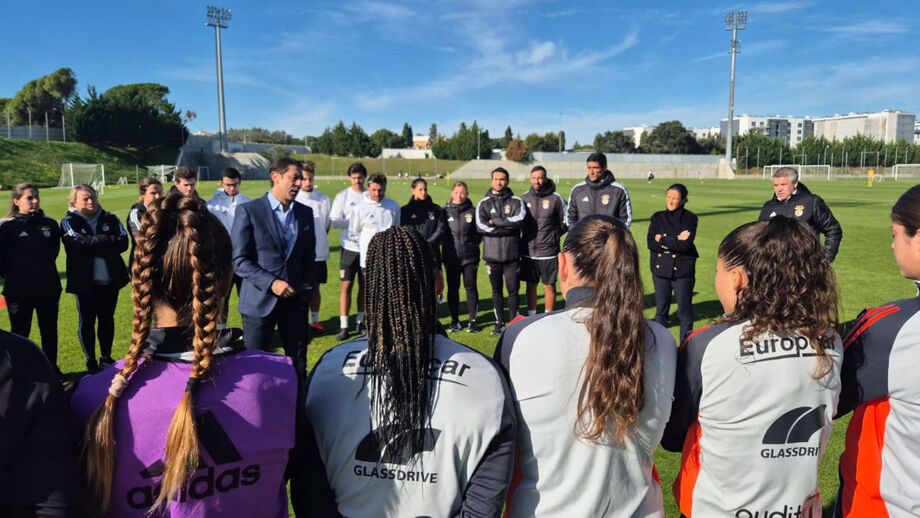 Mónica Jorge e Rui Costa no treino do Benfica no Seixal