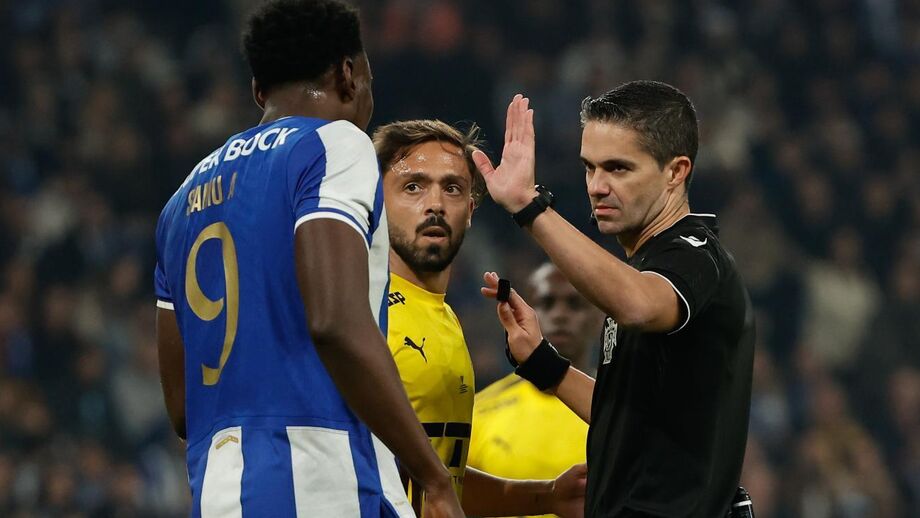 Samu foi rasteirado na área? Os casos do FC Porto-Sintrense