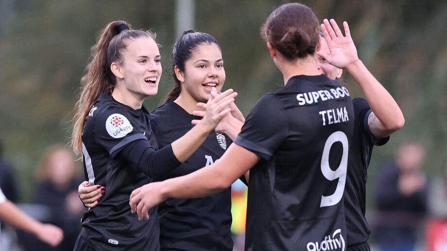 Jogadoras do Sporting a festejar