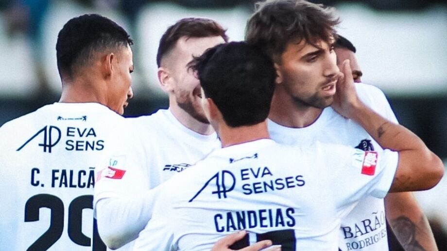 Jogadores do Farense festejam continuidade na Taça de Portugal
