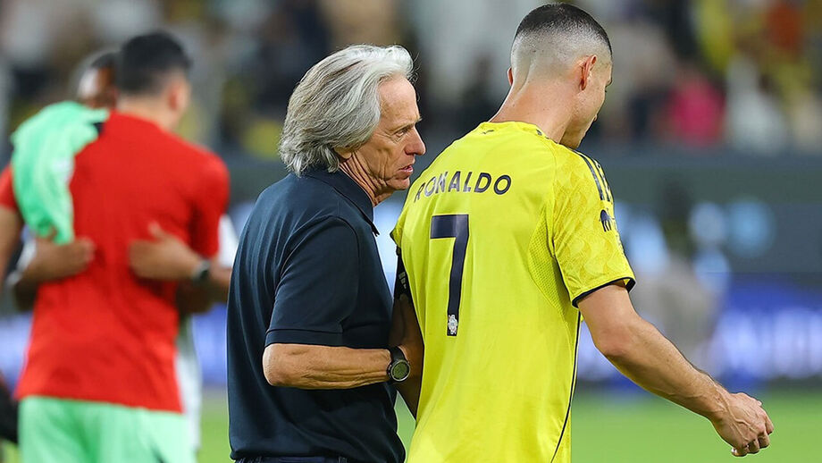Jorge Jesus diz que CR7 "nunca pára de contribuir dentro e fora do campo"