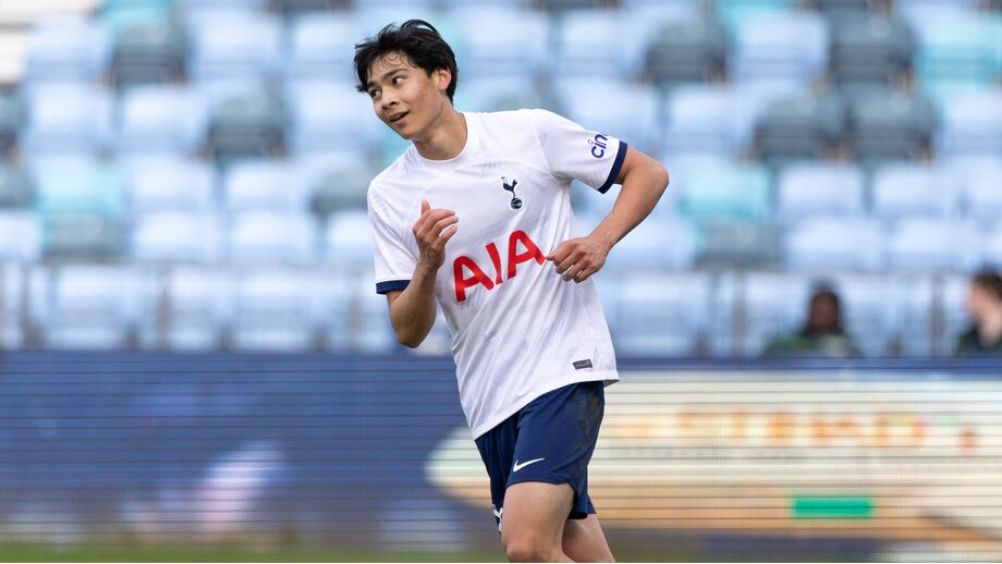 Han Willhoft-King representou os sub-18 do Tottenham antes de rumar aos sub-21 do Manchester City