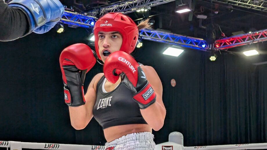 Estreante Iara Araújo ficou pelo caminho, ao perder diante da turca Melek Ozlem Korkmaz