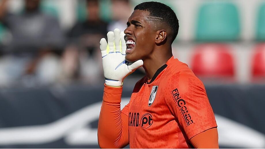 Juan Castillo não esteve sequer na ficha de jogo diante do Mortágua