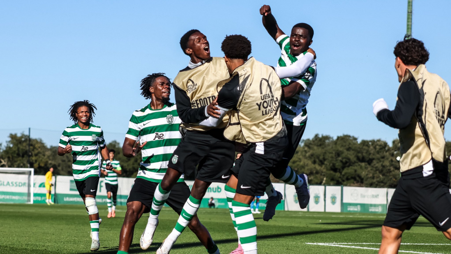Jogadores do Sporting festejam golo frente ao Club Brugge na Youth League