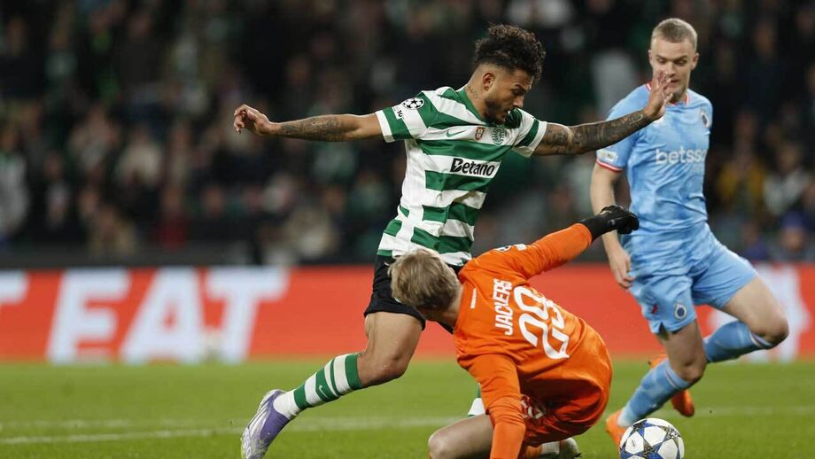 Suárez vai acertar no poste no embate com os belgas do Club Brugge em Alvalade