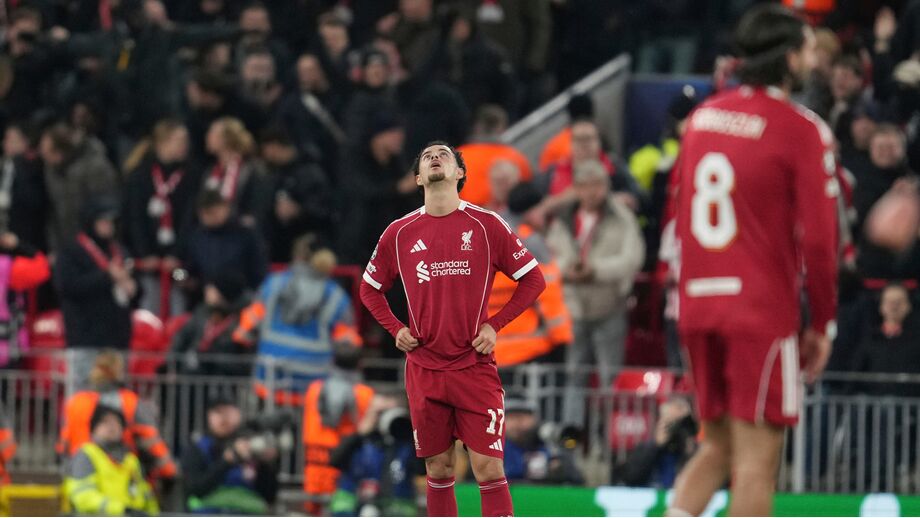 Curtis Jones não esconde desalento após goleada sofrida pelo Liverpool na Champions League