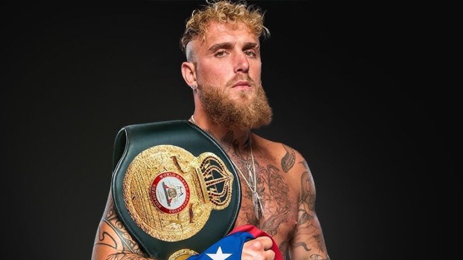 Jake Paul exibe o cinturão de campeão numa imagem promocional