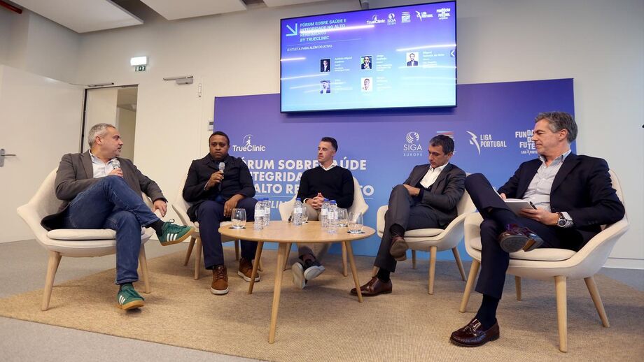 Fórum sobre Saúde e Integridade no Alto Rendimento com moderação de Sérgio Krithinas, diretor executivo de Record