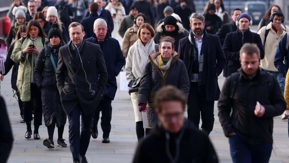 Para quem entra agora no mercado de trabalho, 46 anos de contribuições permitirão preservar mais de 90% do valor do salário