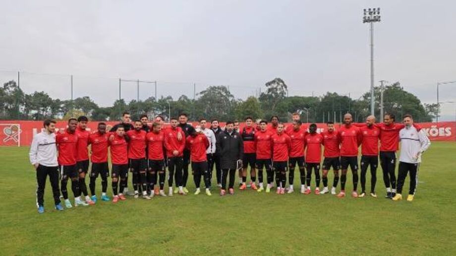 Carlos Fangueiro e o plantel do Leixões deixaram mensagem ao clube