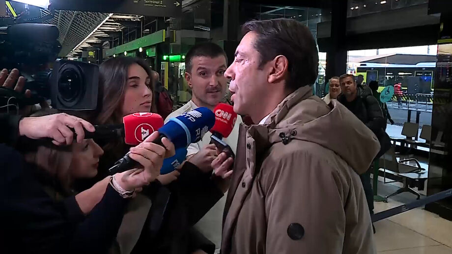 Dirigente falou aos jornalistas antes da equipa rumar à Madeira