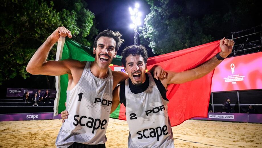 João Pedrosa e Hugo Campos celebram no Campeonato do Mundo de Voleibol de Praia