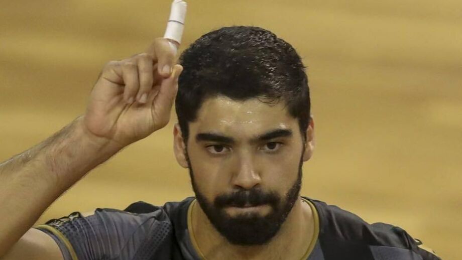 Atleta de Voleibol do Guimarães Shopping, com dedo ligado, promove saúde mental