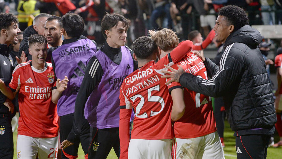 SATISFEITOS. Jogadores do Benfica deixaram o relvado com um sorriso no rosto