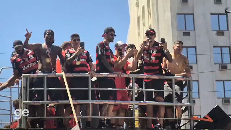 Momento insólito na parada dos campeões