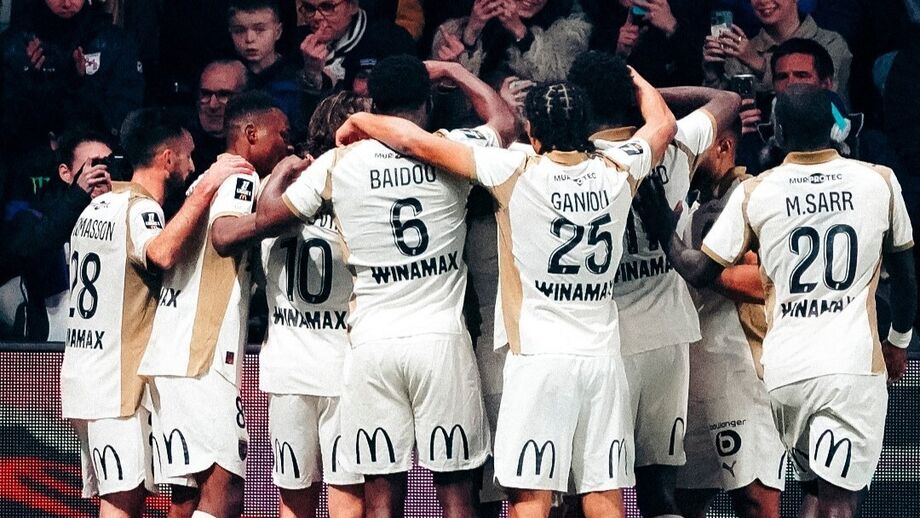 Lens vence Angers por 2-1