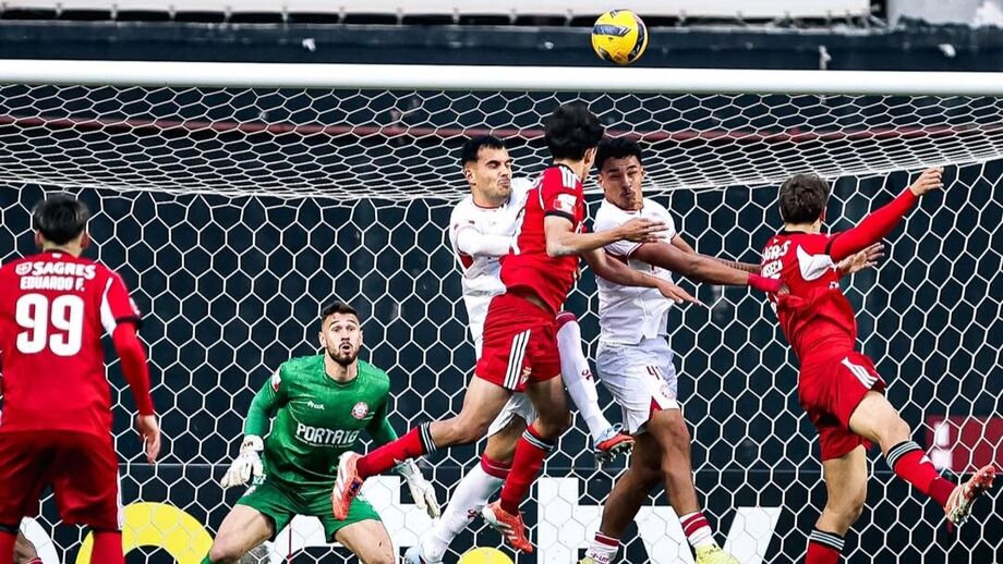 Benfica B empata (2-2) com União de Leiria