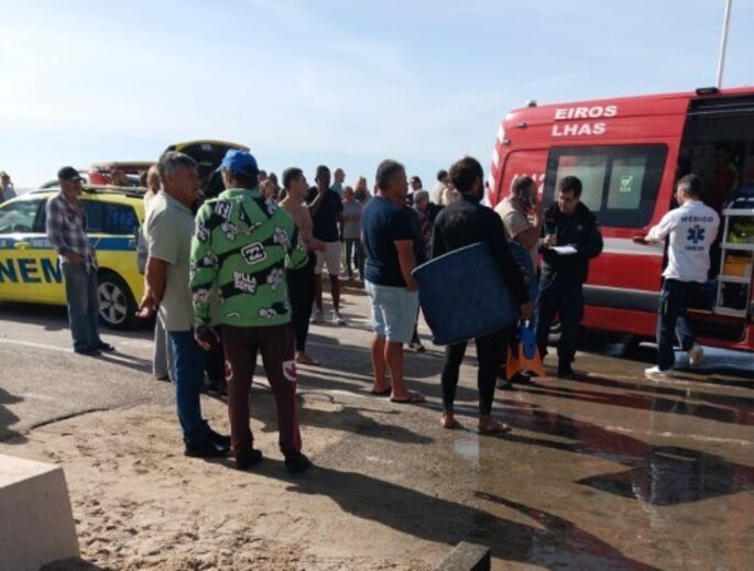Surfista sofre paragem cardiorrespiratória no mar da Caparica