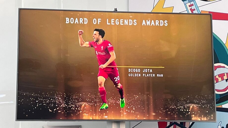 Diogo Jota recebe prémio 'Golden Player Man' no Board of Legends Awards