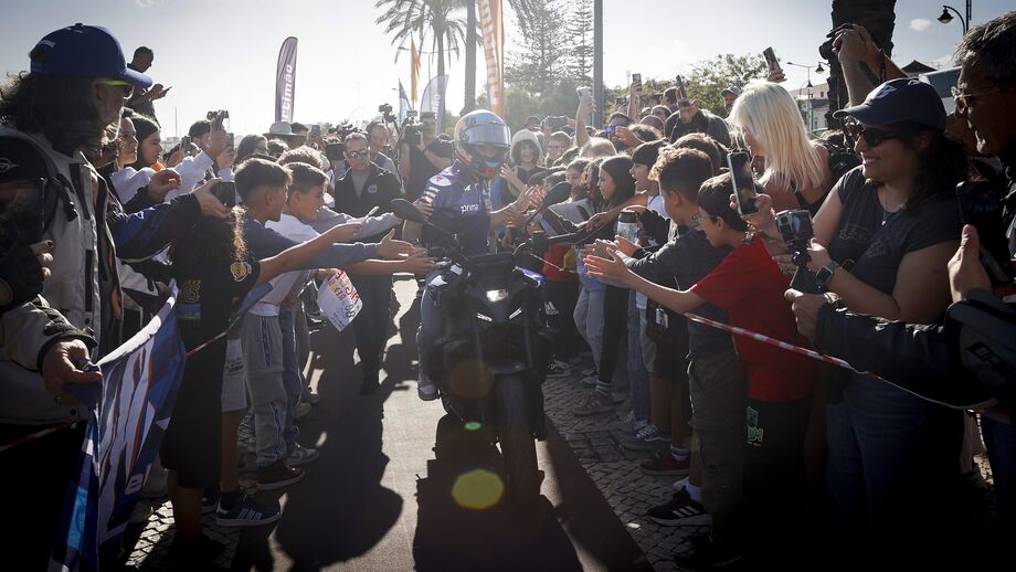 Miguel Oliveira recebido em festa em Portimão para o Mundial de MotoGP