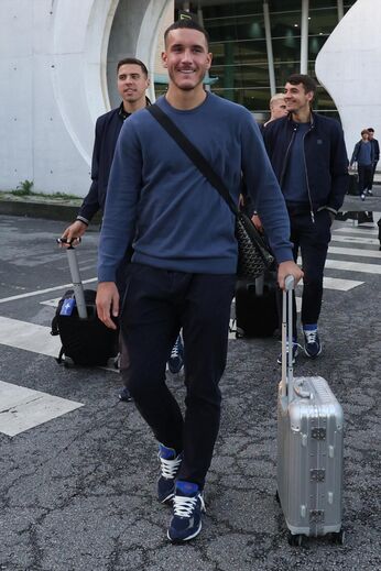 Deniz Gül, seguido de Bednarek e Kiwior