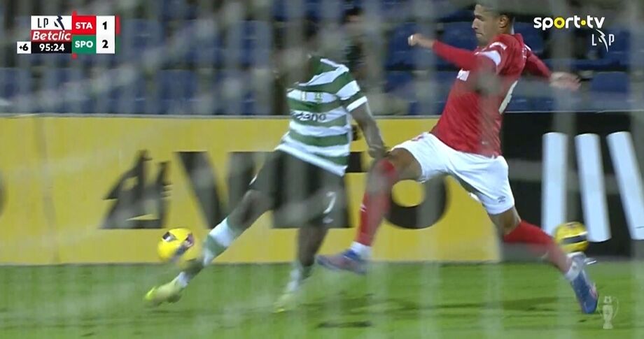Antigo assistente explica erro no Santa Clara-Sporting: «Pode ter tido a perceção de que houve dois toques»