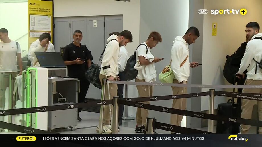 Grego cabisbaixo após lesão contraída no sábado