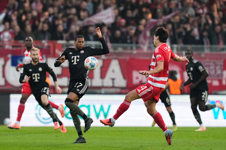 Diogo Leite em ação contra o Bayern