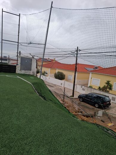 Campo do Botafogo Futebol Clube desaba devido ao mau tempo