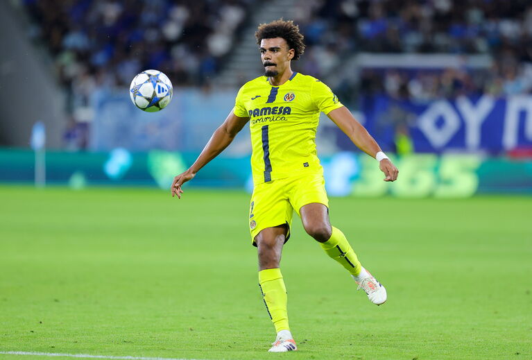 Renato Veiga em ação frente ao Pafos em jogo da Liga dos Campeões