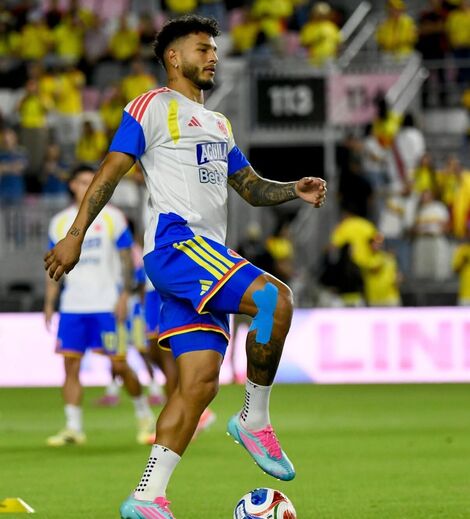 Luis Suárez ainda protegido pela seleção da Colômbia