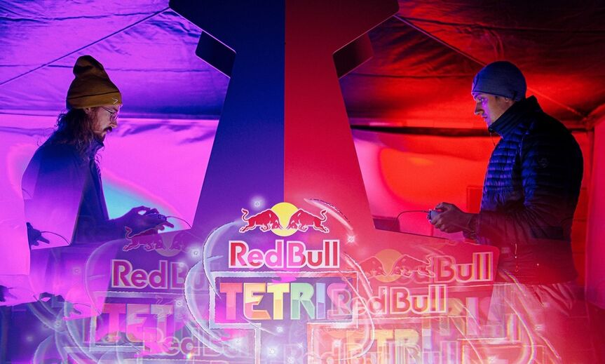 Competição de Tetris, organizada pela Red Bull, com dois jogadores frente a frente