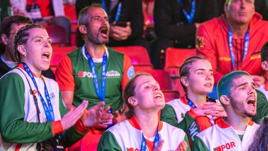 Adeptos portugueses demonstram apoio no Campeonato Mundial de Kickboxing WAKO