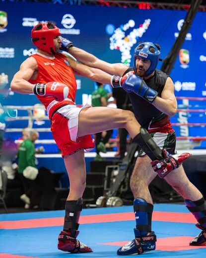 Luta intensa no Mundial de kickboxing WAKO